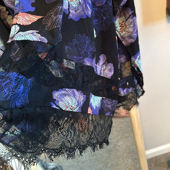 EUC Nursing Cover Up Top - Picture 4 of 9